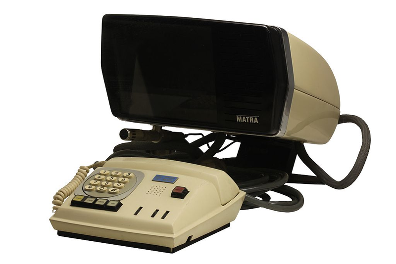 Illustration for article titled These Videophone Concepts Are Cooler Than Your iPhone's FaceTime